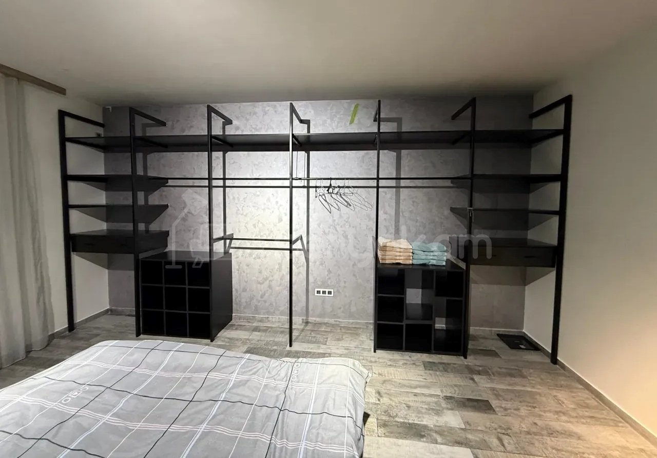 3 Սենյականոց Բնակարան Քարե Շենքում, 82քմ, 5/5 հարկ, Կապիտալ Վերանորոգված