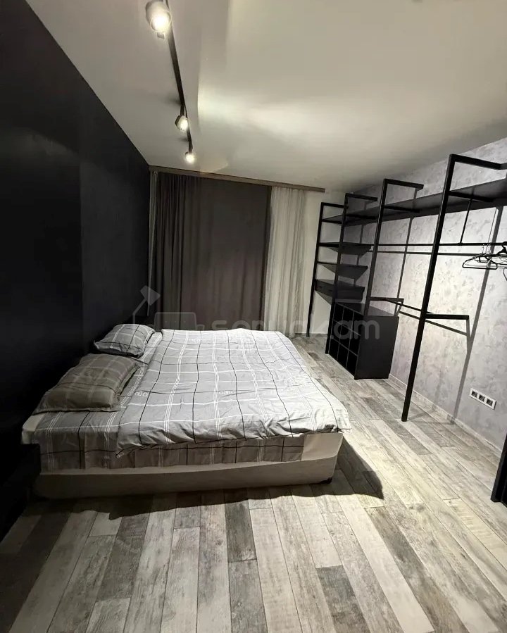 3 Սենյականոց Բնակարան Քարե Շենքում, 82քմ, 5/5 հարկ, Կապիտալ Վերանորոգված