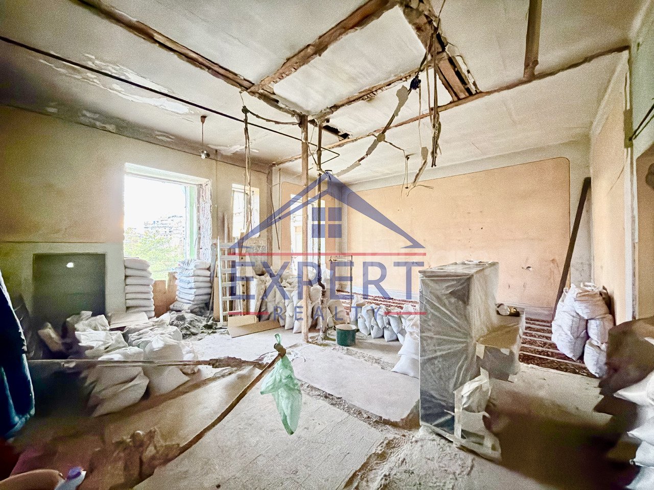 3 Սենյականոց Բնակարան Քարե Շենքում, 106քմ, 4/4 հարկ, Զրոյական Վիճակում