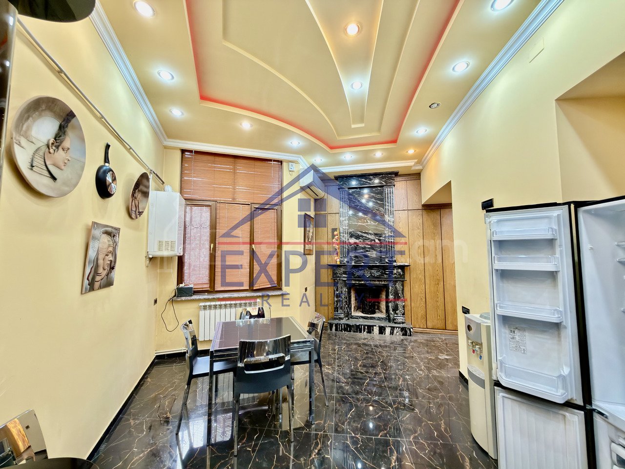 3 Սենյականոց Բնակարան Քարե Շենքում, 165քմ, 2/4 հարկ, Կապիտալ Վերանորոգված