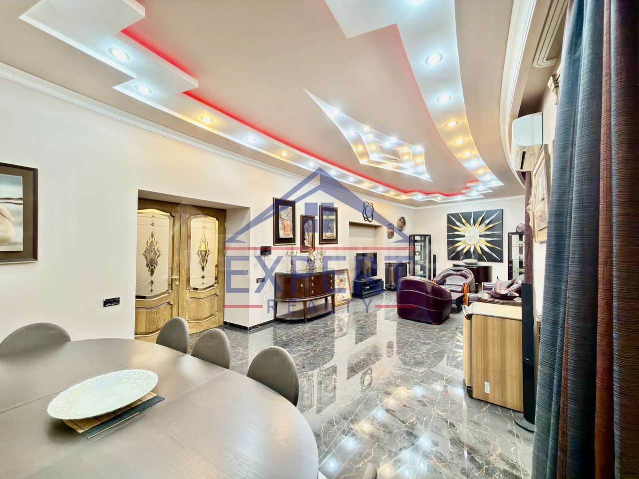 3 Սենյականոց Բնակարան Քարե Շենքում, 165քմ, 2/4 հարկ, Կապիտալ Վերանորոգված