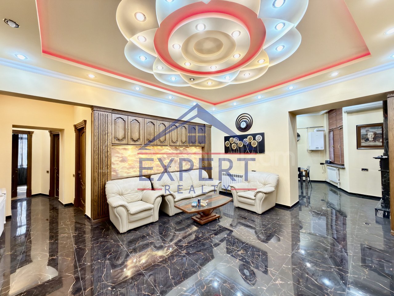 3 Սենյականոց Բնակարան Քարե Շենքում, 165քմ, 2/4 հարկ, Կապիտալ Վերանորոգված, Կահավորված, Արևկող