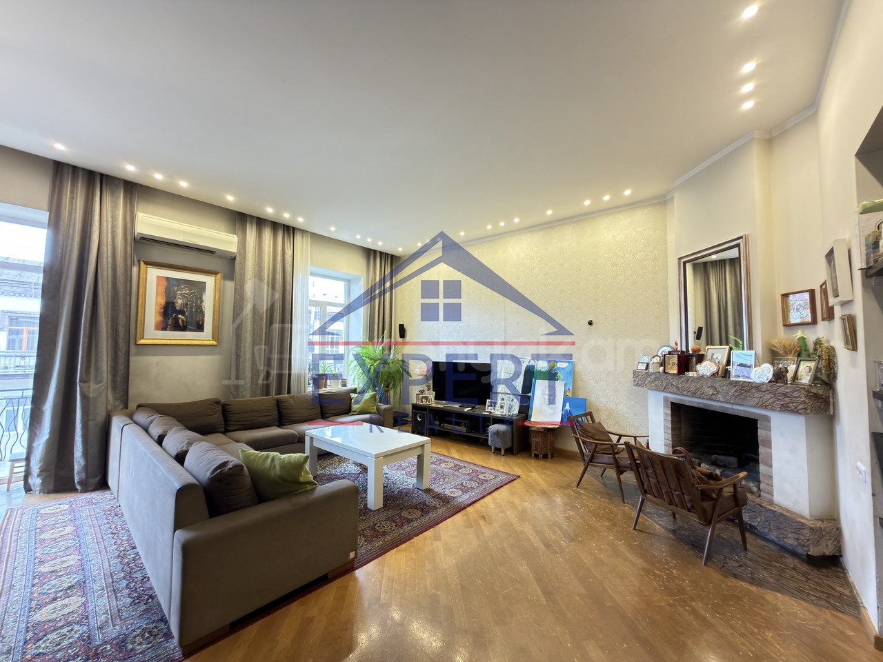 4 Սենյականոց Բնակարան Քարե Շենքում, 168քմ, 4/5 հարկ, Կապիտալ Վերանորոգված