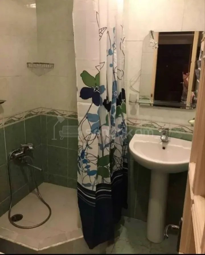 1 Սենյականոց Բնակարան Քարե Շենքում, 32քմ, 2/5 հարկ, Կապիտալ Վերանորոգված, Կահավորված