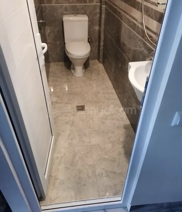 2 Սենյականոց Բնակարան Քարե Շենքում, 48քմ, 1/1 հարկ, Նորմալ Վիճակում, Կահավորված