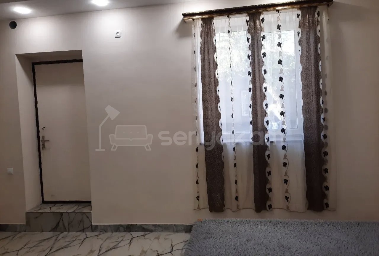 2 Սենյականոց Բնակարան Քարե Շենքում, 48քմ, 1/1 հարկ, Նորմալ Վիճակում, Կահավորված