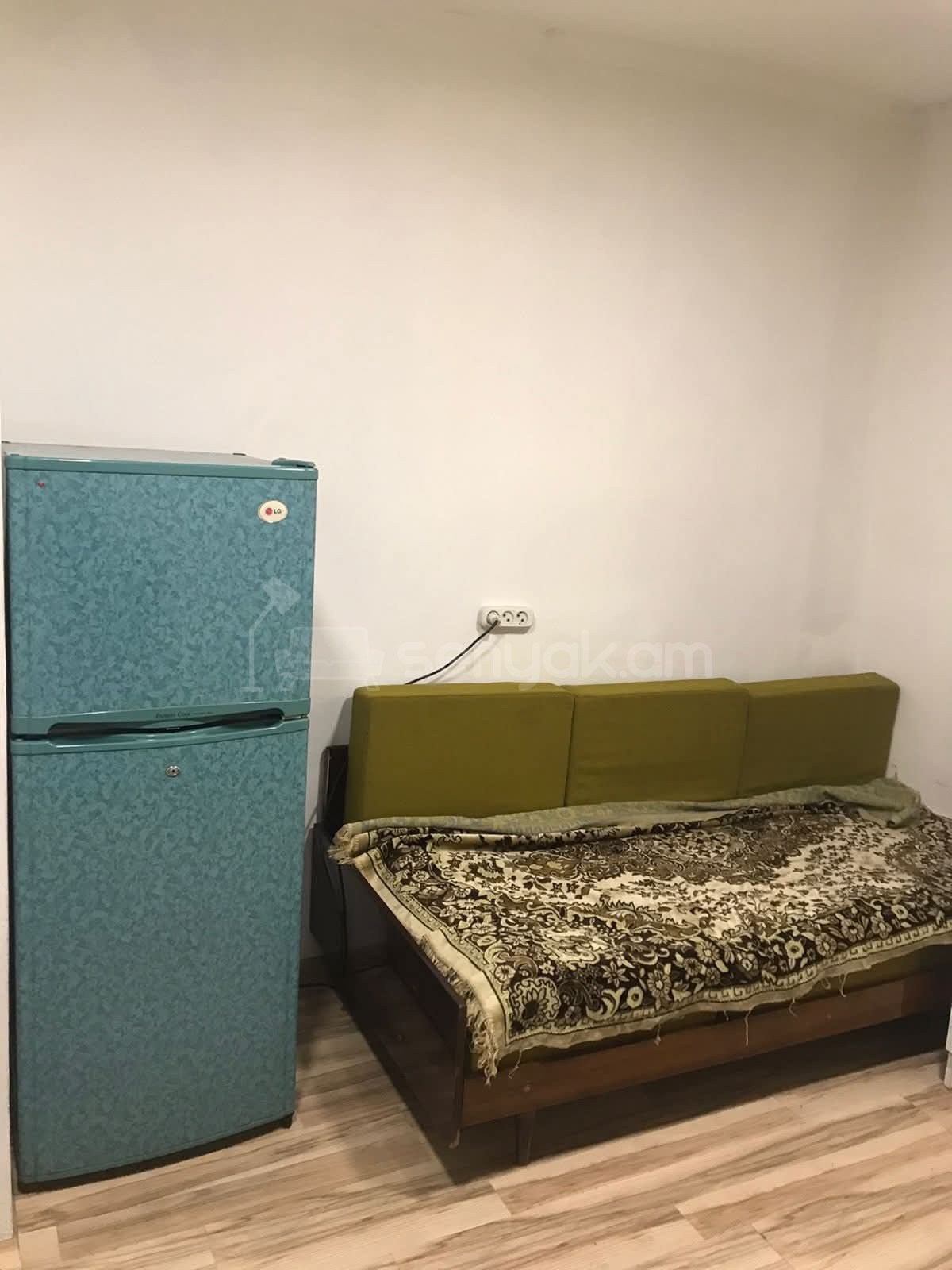 1 Սենյականոց Բնակարան Քարե Շենքում, 34քմ, 1/1 հարկ, Կապիտալ Վերանորոգված, Կահավորված