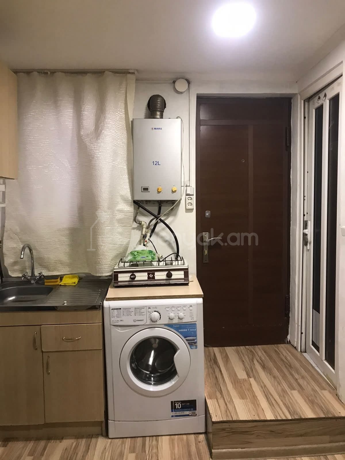 1 Սենյականոց Բնակարան Քարե Շենքում, 34քմ, 1/1 հարկ, Կապիտալ Վերանորոգված, Կահավորված