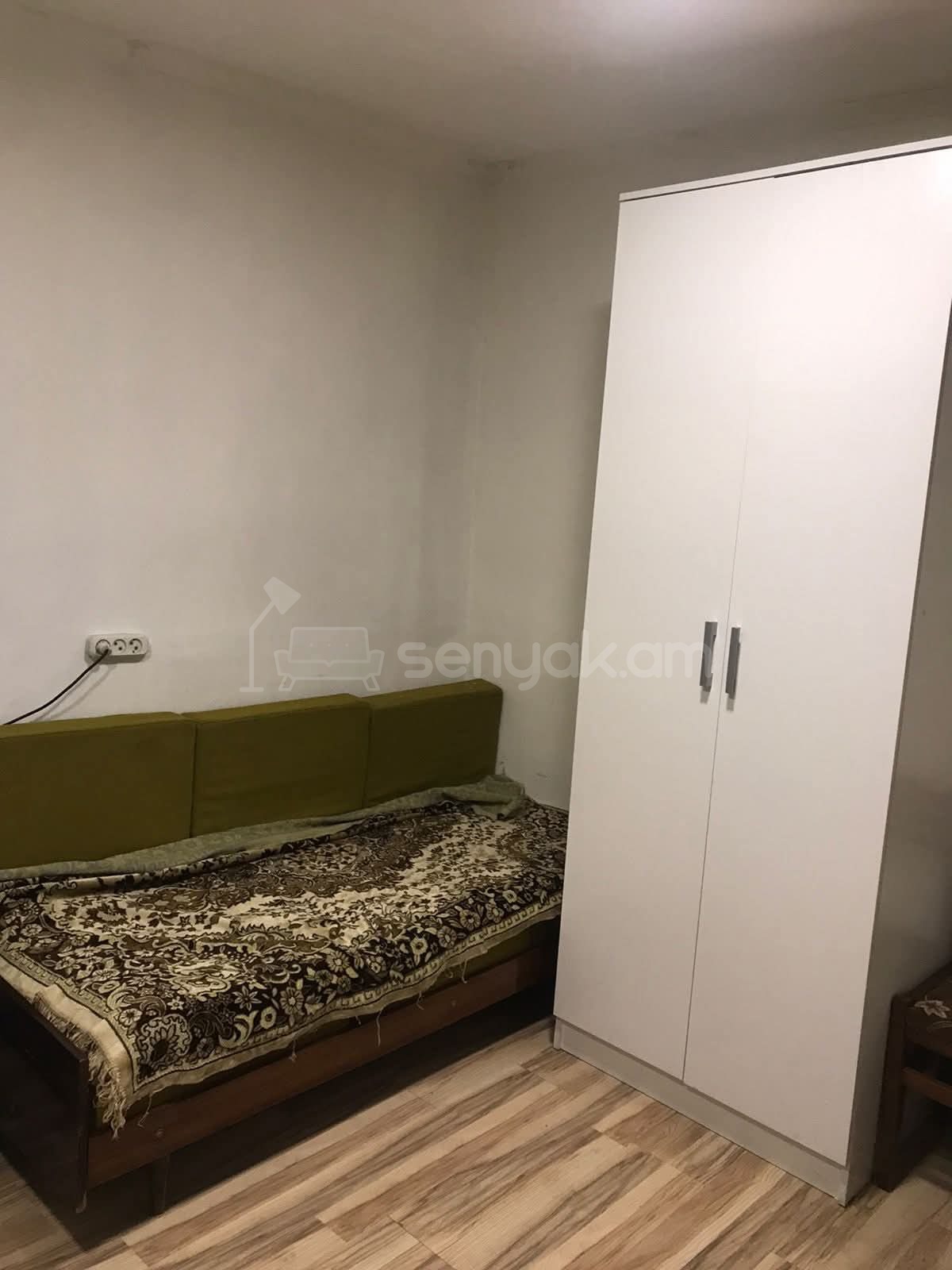 1 Սենյականոց Բնակարան Քարե Շենքում, 34քմ, 1/1 հարկ, Կապիտալ Վերանորոգված, Կահավորված