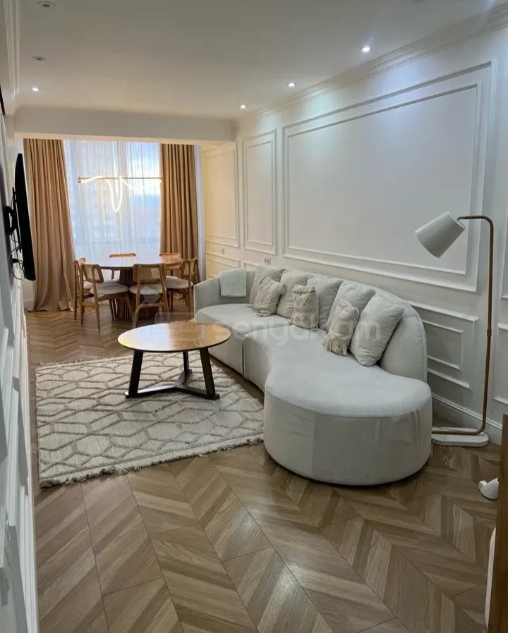 3 Սենյականոց Բնակարան Քարե Շենքում, 70քմ, 9/9 հարկ, Դիզայներական Վերանորոգված, Կահավորված