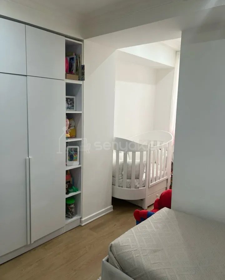 3 Սենյականոց Բնակարան Քարե Շենքում, 70քմ, 9/9 հարկ, Դիզայներական Վերանորոգված, Կահավորված