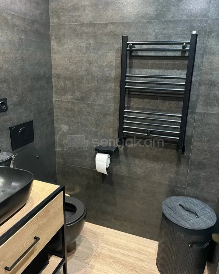 3 Սենյականոց Բնակարան Քարե Շենքում, 70քմ, 9/9 հարկ, Դիզայներական Վերանորոգված, Կահավորված