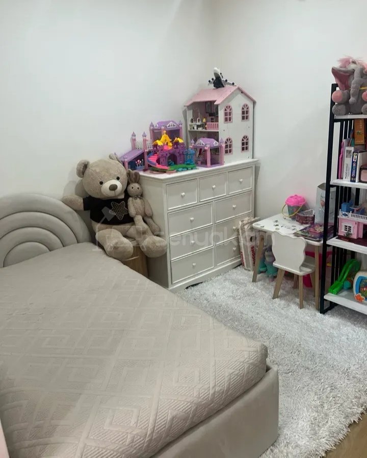 3 Սենյականոց Բնակարան Քարե Շենքում, 70քմ, 9/9 հարկ, Դիզայներական Վերանորոգված, Կահավորված