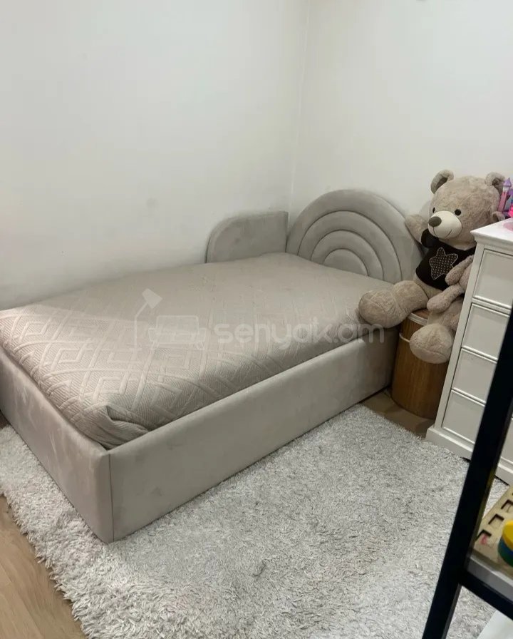 3 Սենյականոց Բնակարան Քարե Շենքում, 70քմ, 9/9 հարկ, Դիզայներական Վերանորոգված, Կահավորված