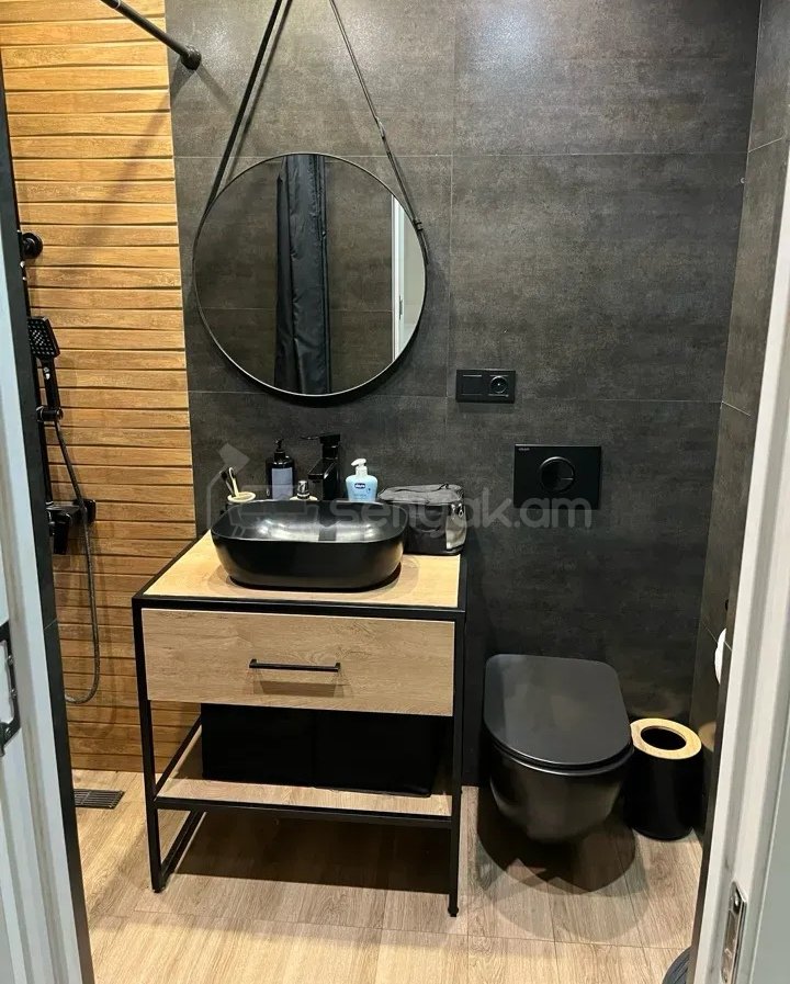 3 Սենյականոց Բնակարան Քարե Շենքում, 70քմ, 9/9 հարկ, Դիզայներական Վերանորոգված, Կահավորված