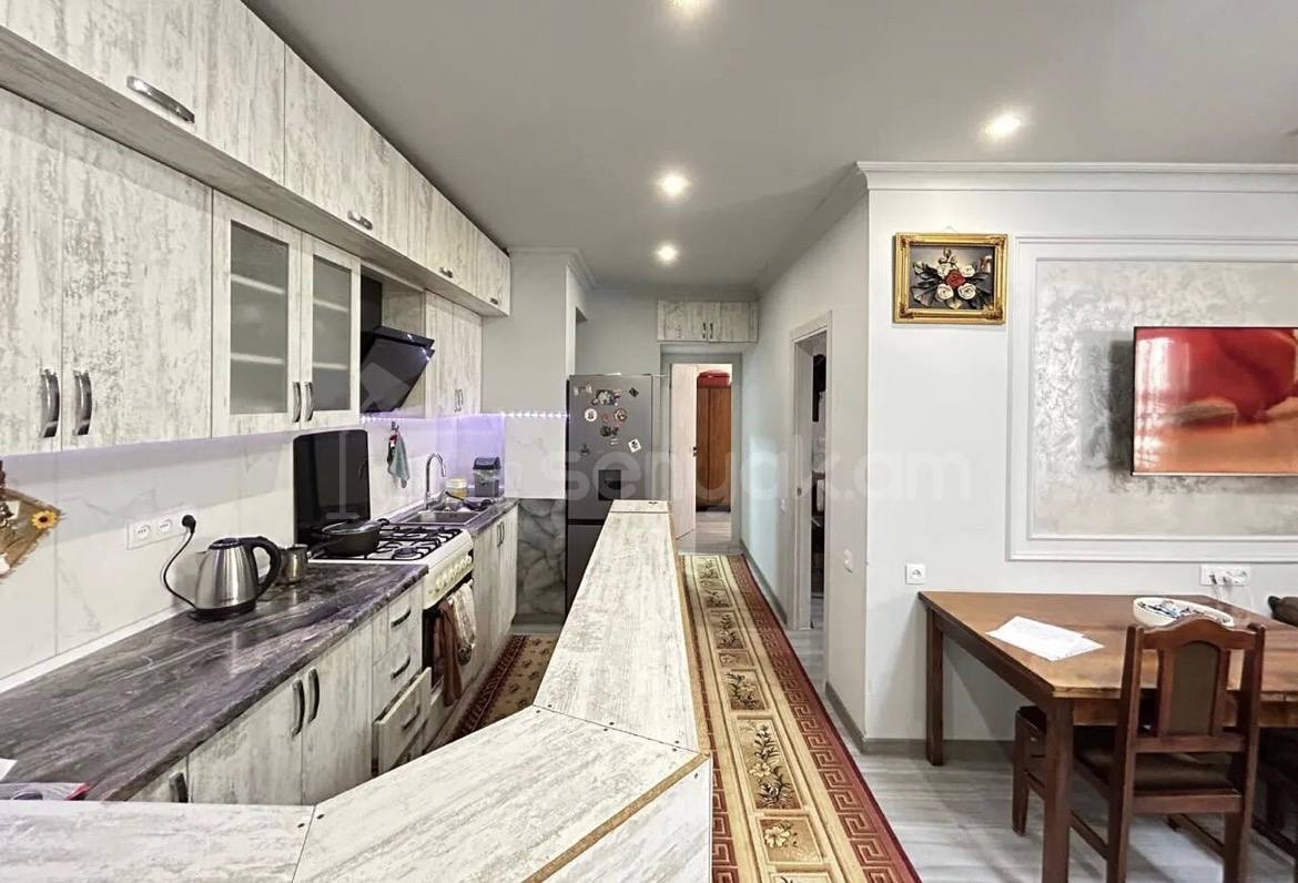 3 Սենյականոց Բնակարան Քարե Շենքում, 53քմ, 6/7 հարկ, Կապիտալ Վերանորոգված