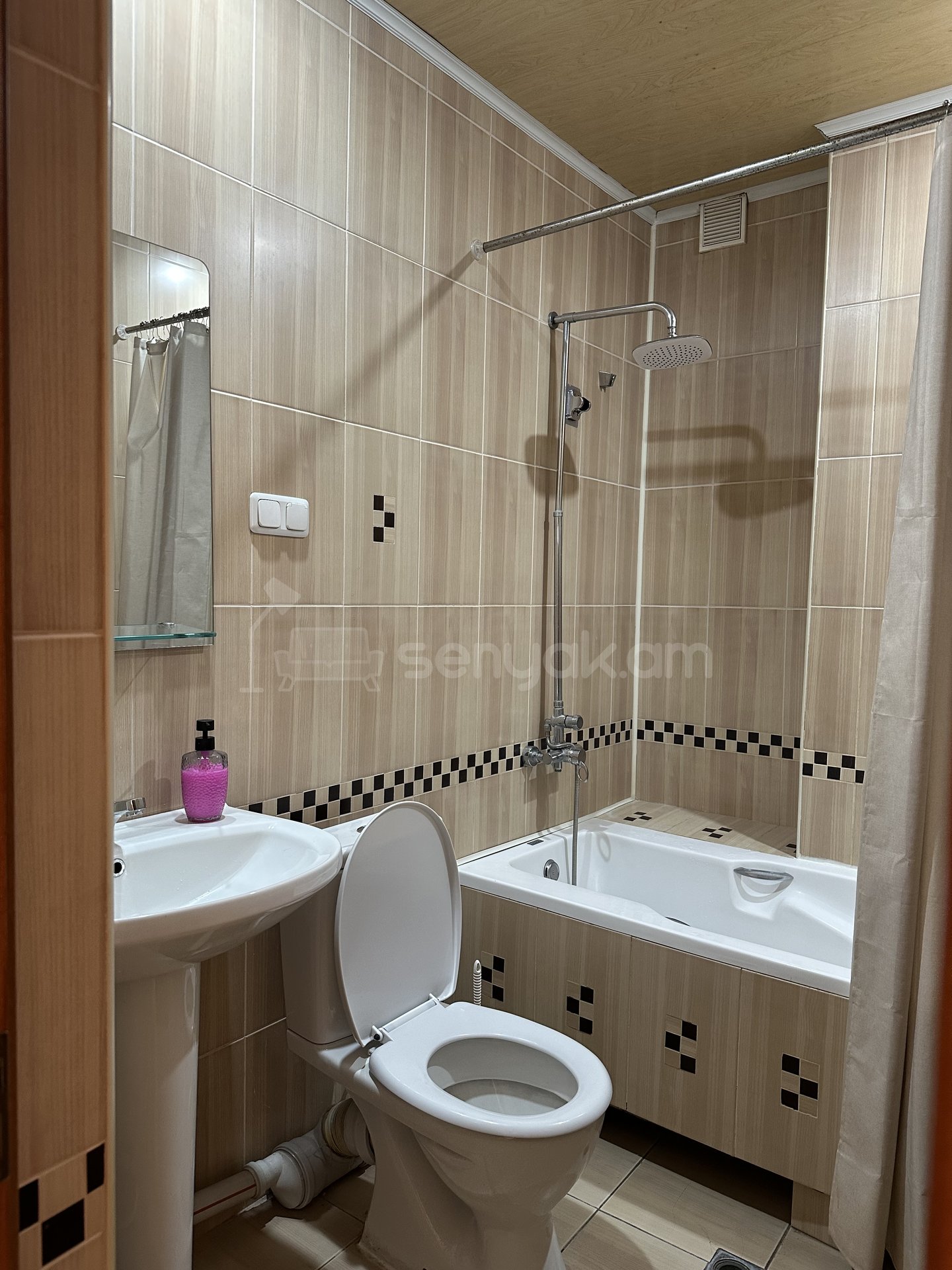 4 Սենյականոց Բնակարան Նորակառույցում, 162քմ, 3/7 հարկ, Կապիտալ Վերանորոգված