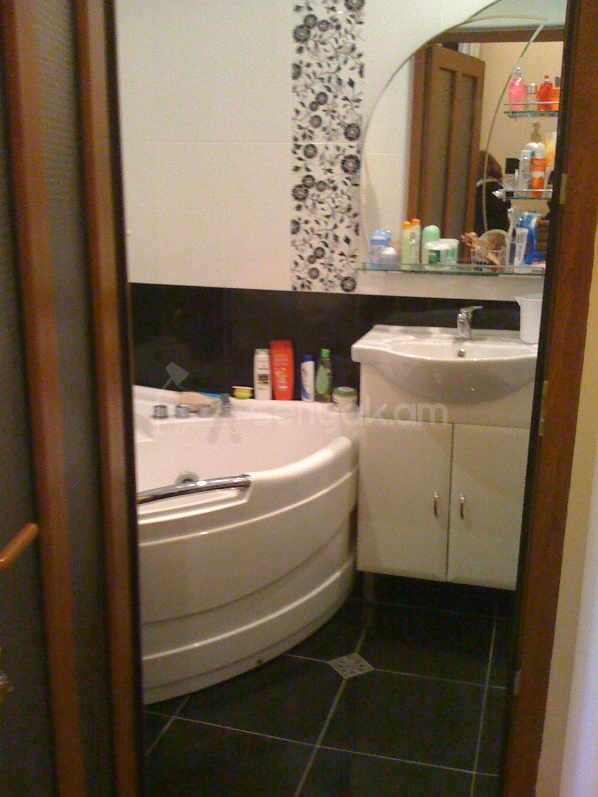 1 Սենյականոց Բնակարան Քարե Շենքում, 35քմ, 3/4 հարկ, Կապիտալ Վերանորոգված