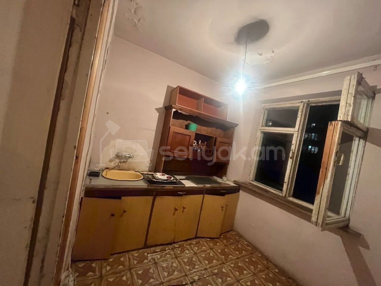 2 Սենյականոց Բնակարան, 50քմ, 3/5 հարկ, Պետական Վիճակում