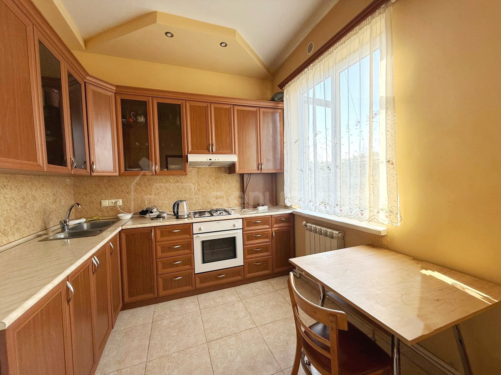 3 Սենյականոց Բնակարան Քարե Շենքում, 78քմ, 3/5 հարկ, Կապիտալ Վերանորոգված, Կահավորված, Արևկող