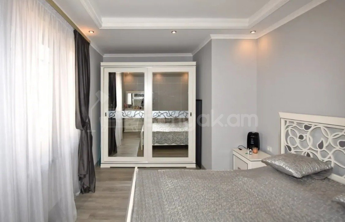 3 Սենյականոց Բնակարան Քարե Շենքում, 78քմ, 2/5 հարկ, Դիզայներական Վերանորոգված, Կահավորված, Արևկող