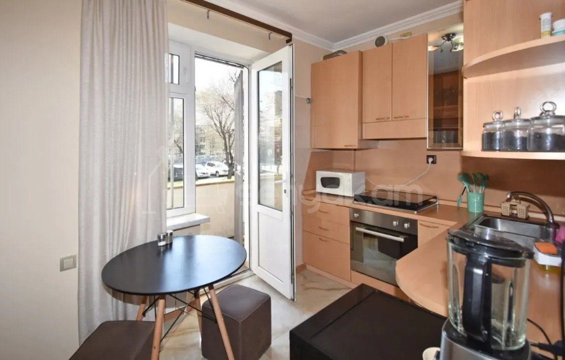 3 Սենյականոց Բնակարան Քարե Շենքում, 78քմ, 2/5 հարկ, Դիզայներական Վերանորոգված, Կահավորված, Արևկող