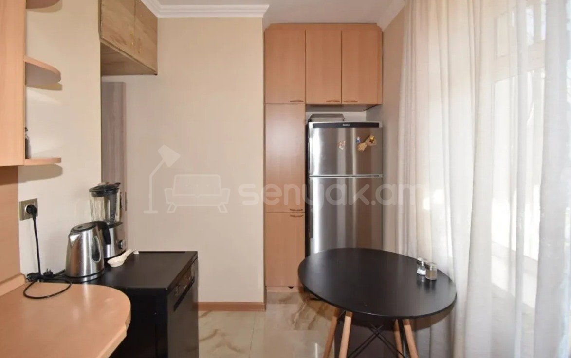 3 Սենյականոց Բնակարան Քարե Շենքում, 78քմ, 2/5 հարկ, Դիզայներական Վերանորոգված, Կահավորված, Արևկող