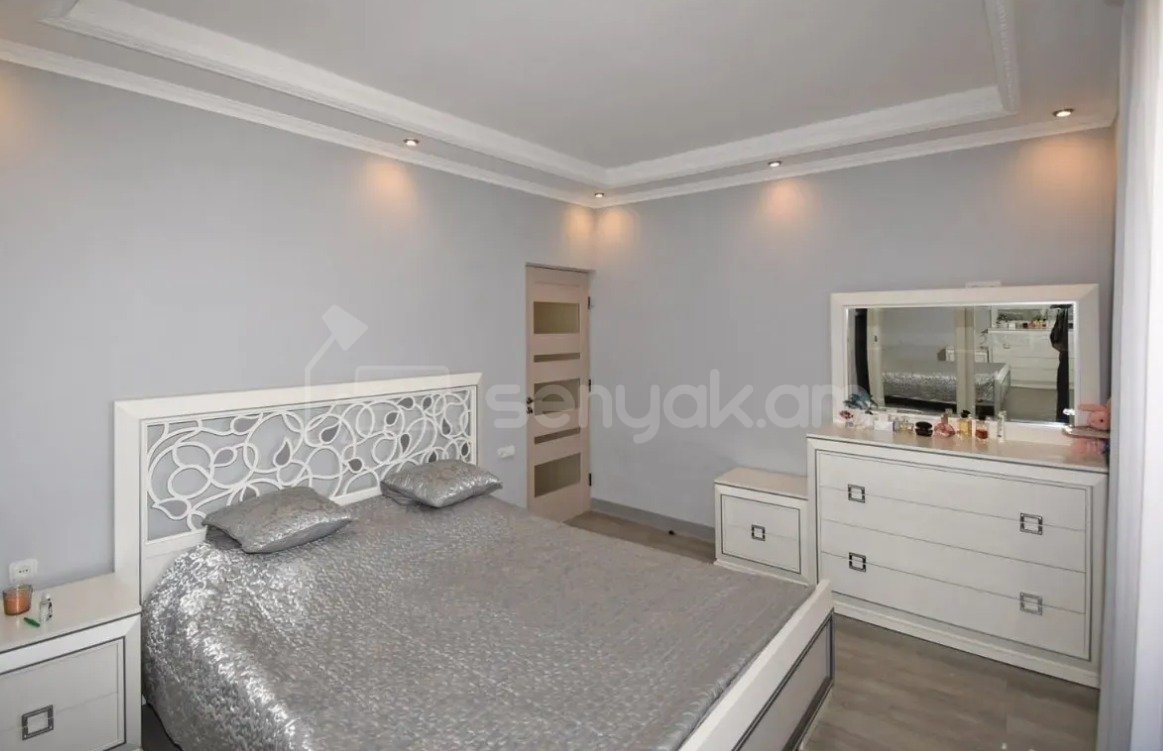 3 Սենյականոց Բնակարան Քարե Շենքում, 78քմ, 2/5 հարկ, Դիզայներական Վերանորոգված, Կահավորված, Արևկող