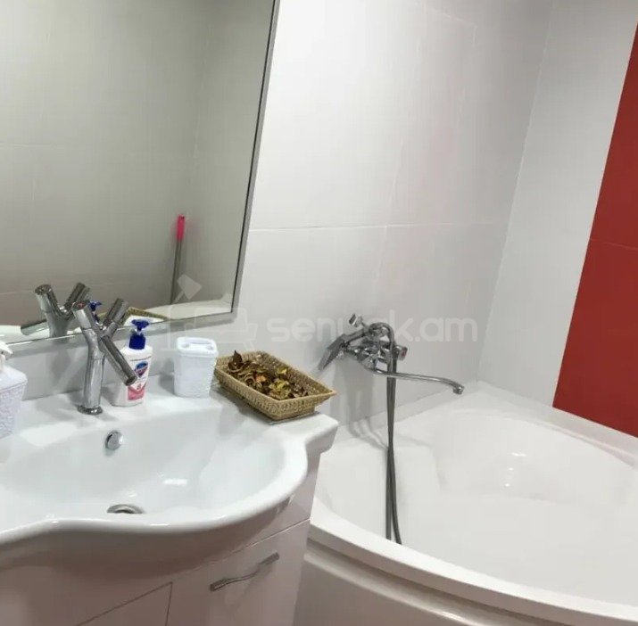 3 Սենյականոց Բնակարան Քարե Շենքում, 75քմ, 1/4 հարկ, Կապիտալ Վերանորոգված, Կահավորված, Արևկող