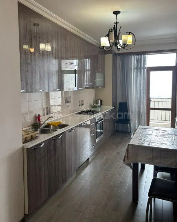 3 Սենյականոց Բնակարան, 120քմ, 6/13 հարկ, Կապիտալ Վերանորոգված, Կահավորված, Արևկող