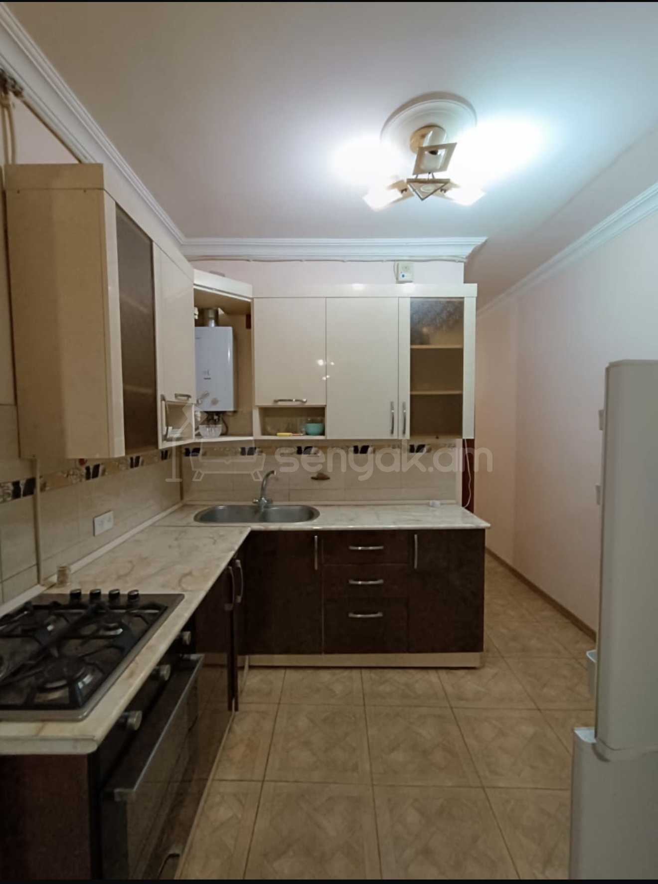 3 Սենյականոց Բնակարան Քարե Շենքում, 62քմ, 3/5 հարկ, Կապիտալ Վերանորոգված, Կահավորված, Արևկող