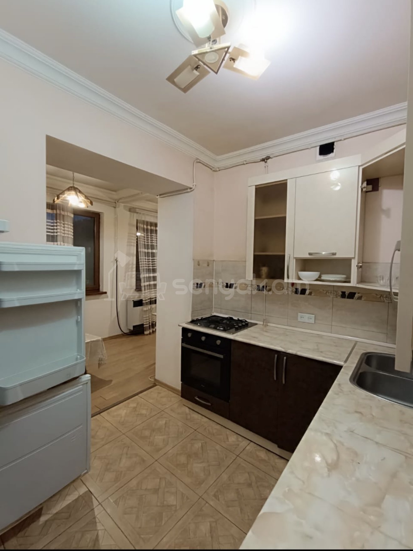 3 Սենյականոց Բնակարան Քարե Շենքում, 62քմ, 3/5 հարկ, Կապիտալ Վերանորոգված, Կահավորված, Արևկող