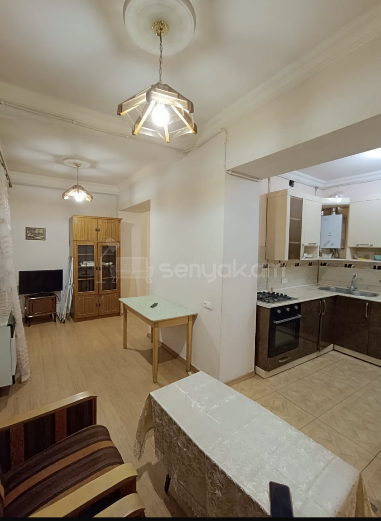 3 Սենյականոց Բնակարան Քարե Շենքում, 62քմ, 3/5 հարկ, Կապիտալ Վերանորոգված, Կահավորված, Արևկող