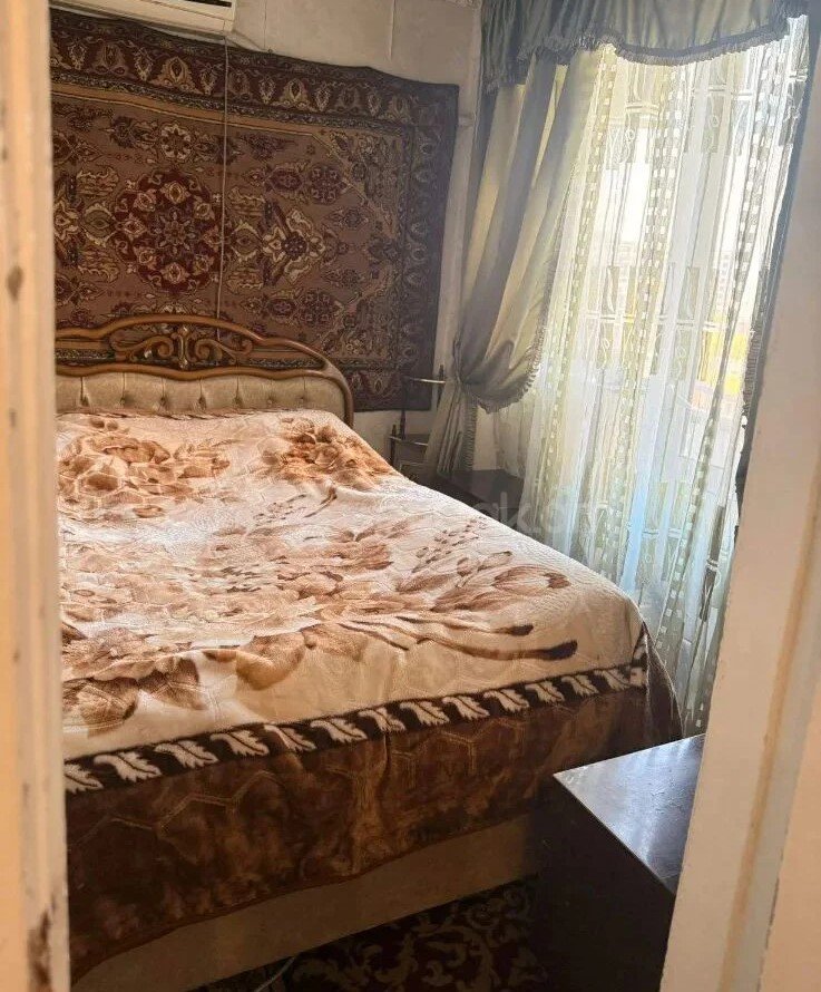 1 Սենյականոց Բնակարան Քարե Շենքում, 30քմ, 2/4 հարկ, Նորմալ Վիճակում