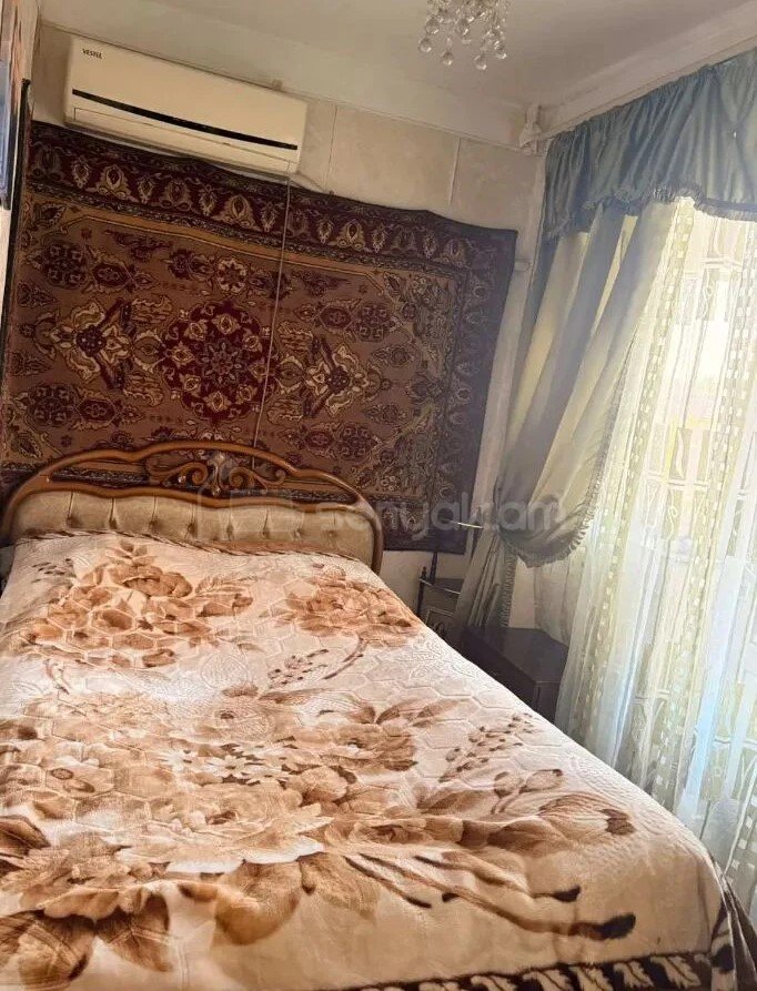 1 Սենյականոց Բնակարան Քարե Շենքում, 30քմ, 2/4 հարկ, Նորմալ Վիճակում