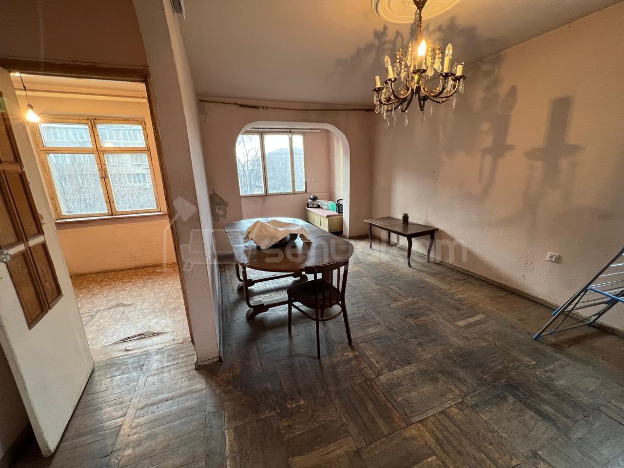 2 Սենյականոց Բնակարան, 50քմ, 3/5 հարկ, Պետական Վիճակում