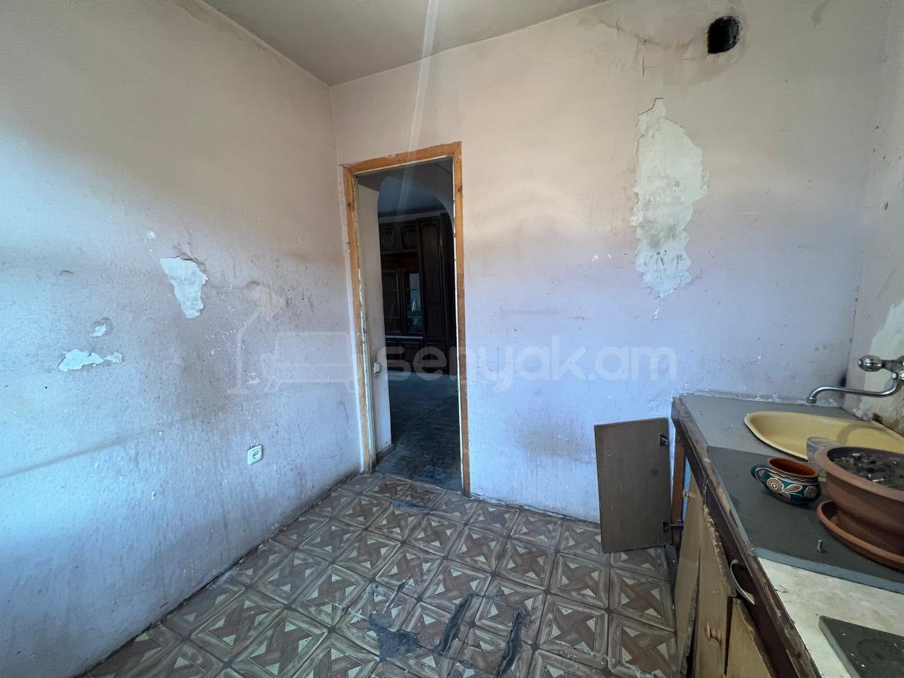 2 Սենյականոց Բնակարան, 50քմ, 3/5 հարկ, Պետական Վիճակում