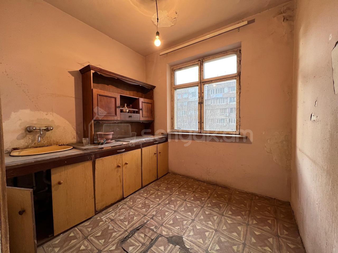 2 Սենյականոց Բնակարան, 50քմ, 3/5 հարկ, Պետական Վիճակում