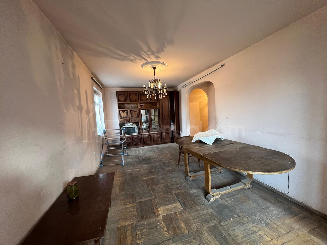 2 Սենյականոց Բնակարան, 50քմ, 3/5 հարկ, Պետական Վիճակում