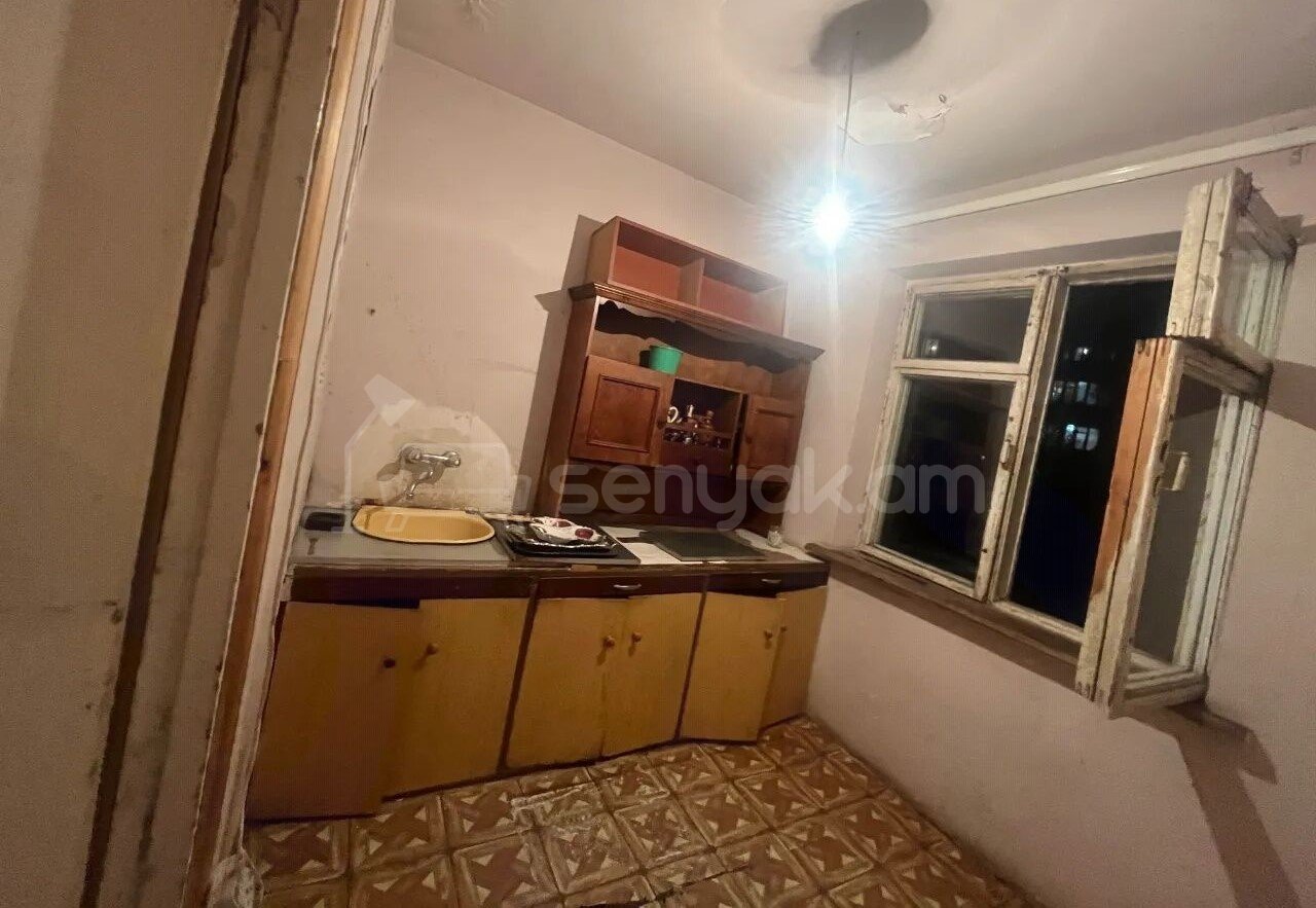 2 Սենյականոց Բնակարան, 50քմ, 3/5 հարկ, Պետական Վիճակում