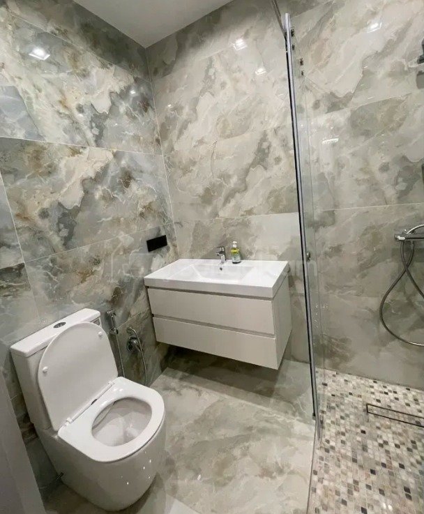 2 Սենյականոց Բնակարան Քարե Շենքում, 40քմ, 2/5 հարկ, Դիզայներական Վերանորոգված