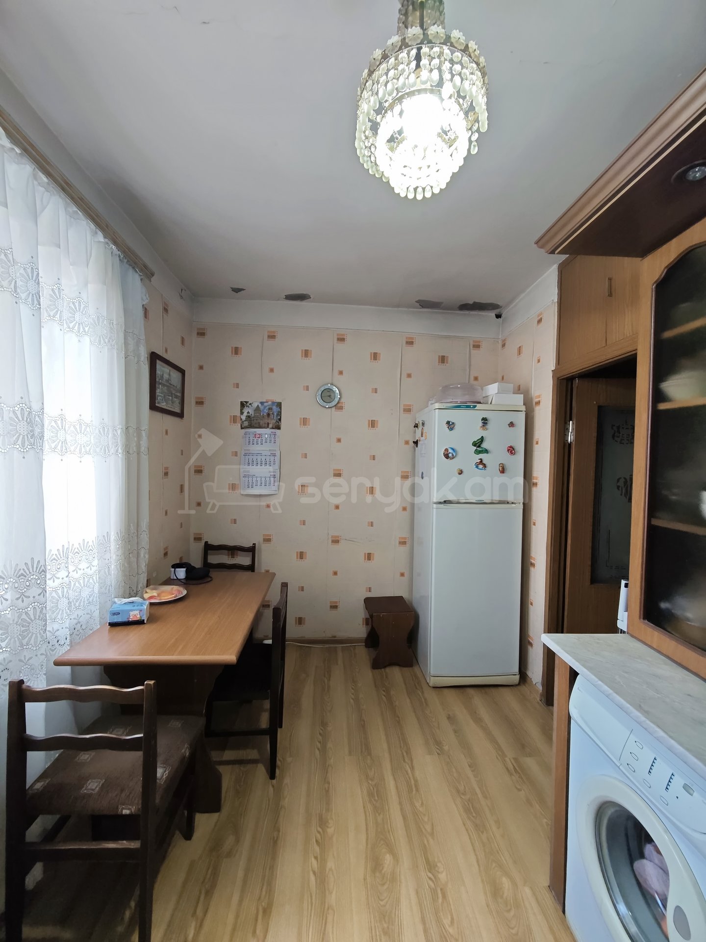 3 Սենյականոց Բնակարան Քարե Շենքում, 88քմ, 5/5 հարկ, Նորմալ Վիճակում