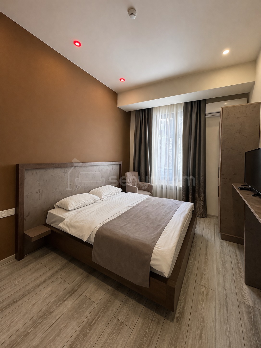 1 Սենյականոց Բնակարան, 20քմ, 2/3 հարկ, Դիզայներական Վերանորոգված