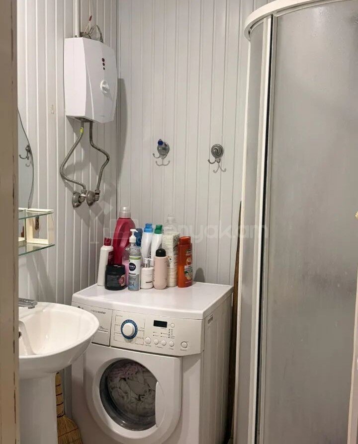 1 Սենյականոց Բնակարան Քարե Շենքում, 30քմ, 2/4 հարկ, Պետական Վիճակում