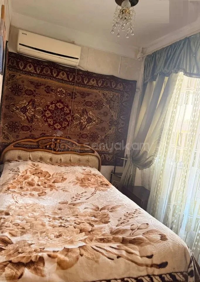 1 Սենյականոց Բնակարան Քարե Շենքում, 30քմ, 2/4 հարկ, Պետական Վիճակում