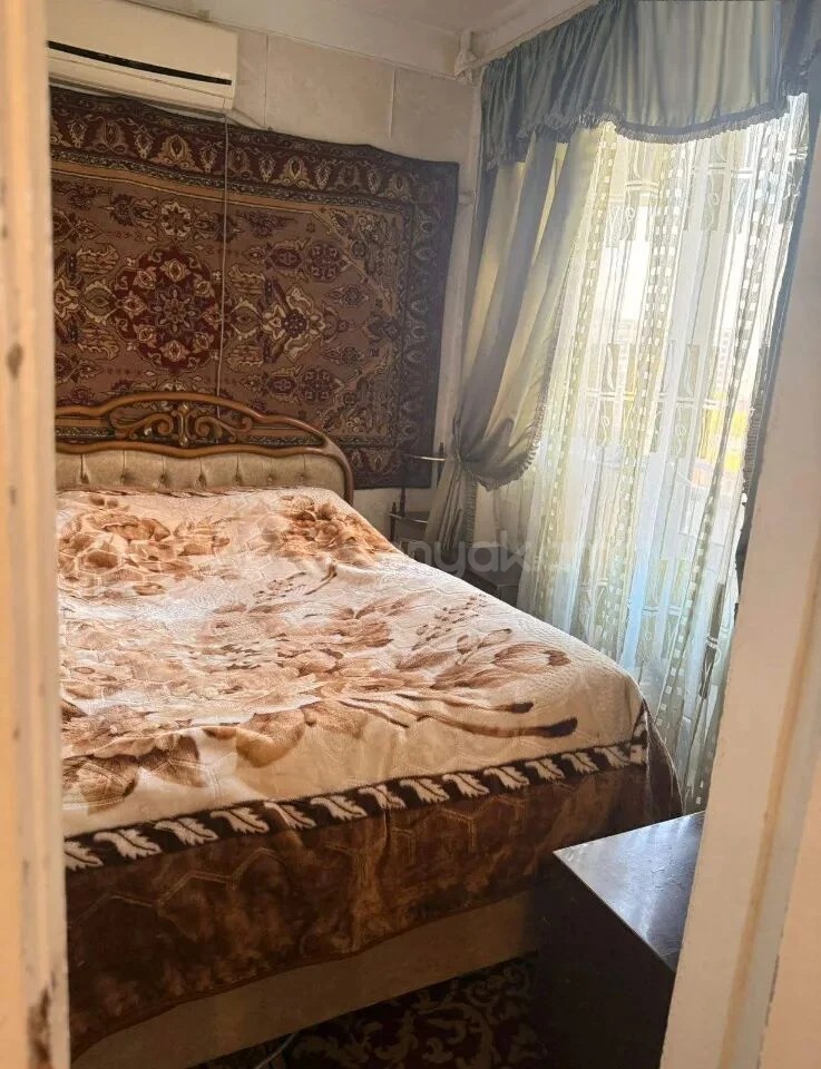 1 Սենյականոց Բնակարան Քարե Շենքում, 30քմ, 2/4 հարկ, Պետական Վիճակում