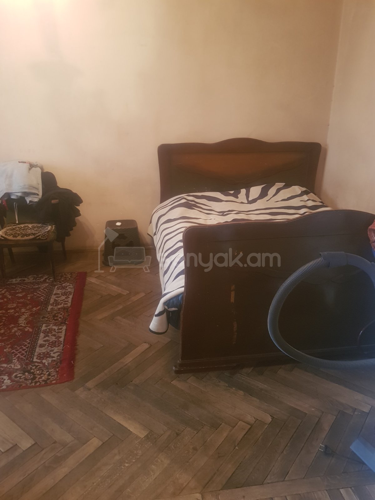 1 Սենյականոց Բնակարան, 40քմ, 4/4 հարկ, Նորմալ Վիճակում, Կահավորված