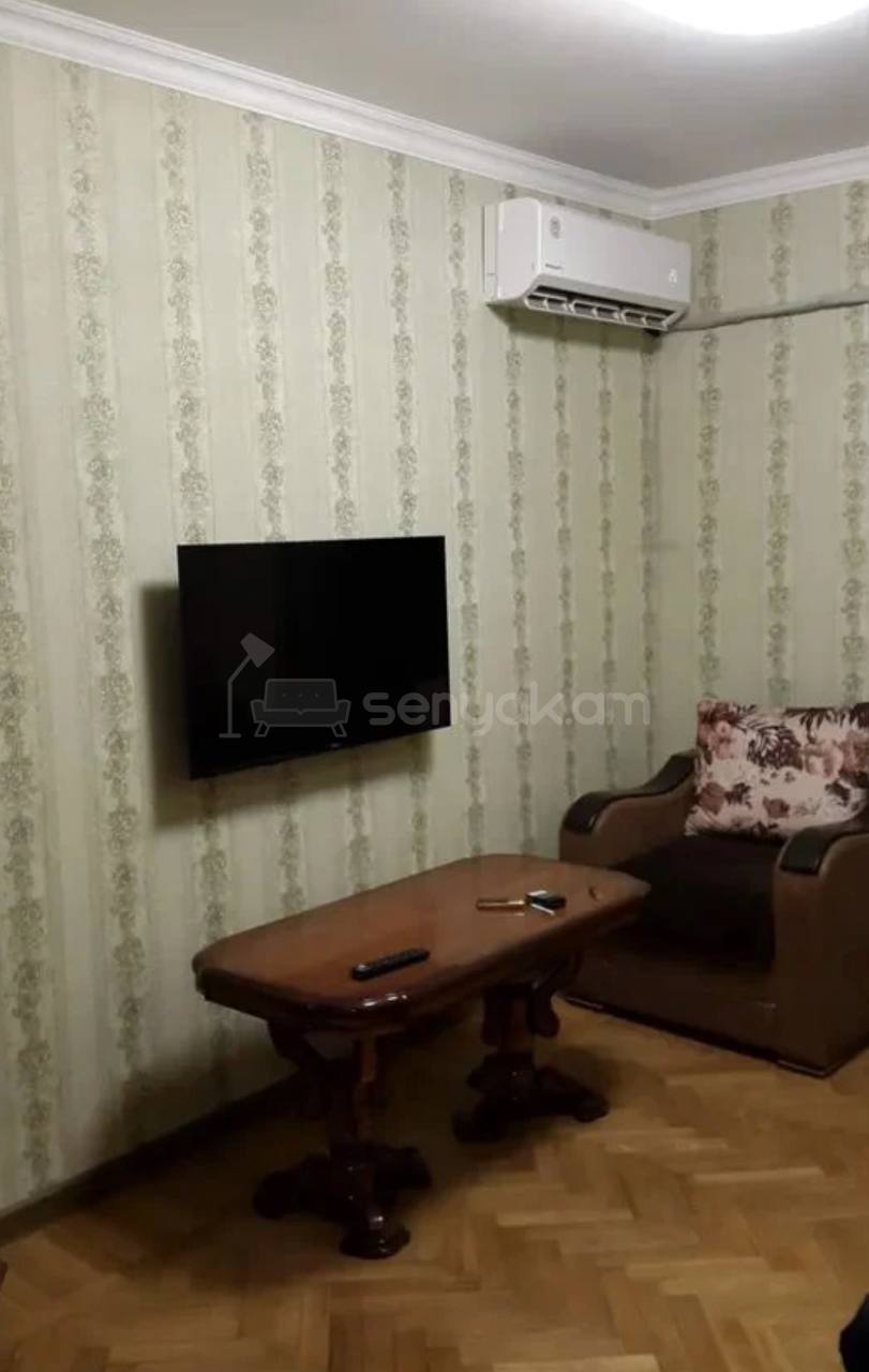 3 Սենյականոց Բնակարան Քարե Շենքում, 50քմ, 3/5 հարկ, Կոսմետիկ Վերանորոգված, Կահավորված