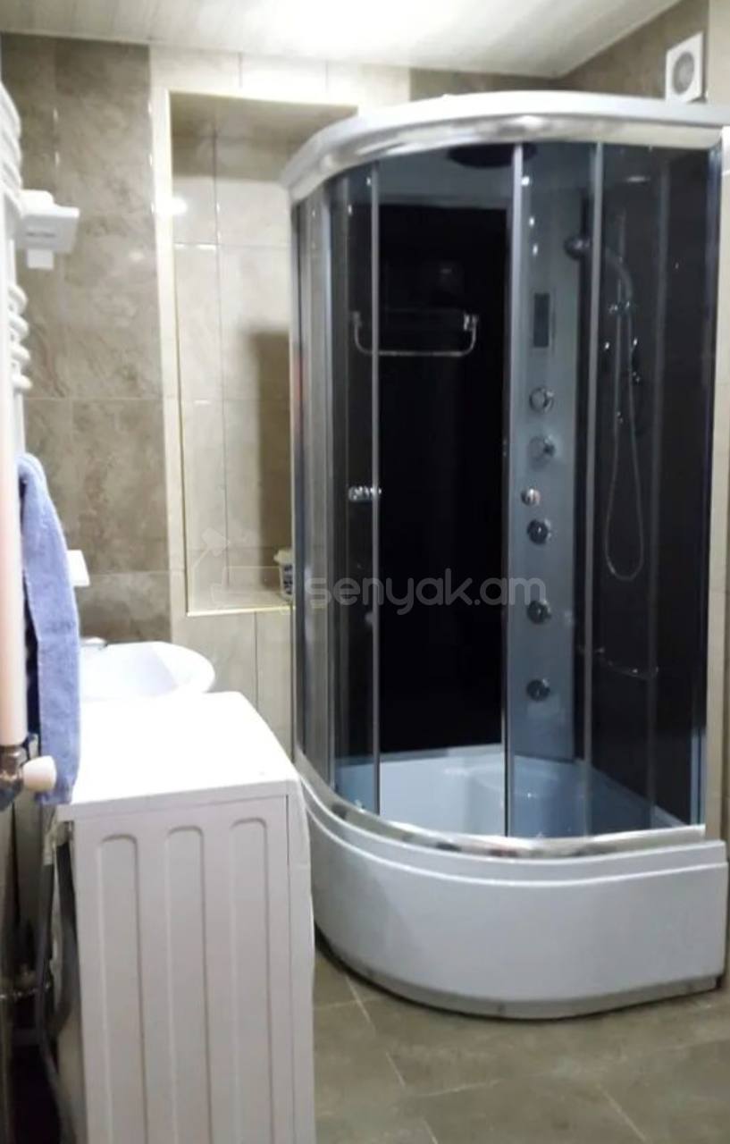 3 Սենյականոց Բնակարան Քարե Շենքում, 50քմ, 3/5 հարկ, Կոսմետիկ Վերանորոգված, Կահավորված