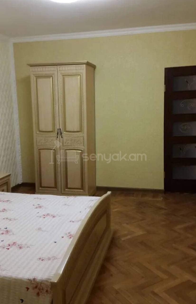 3 Սենյականոց Բնակարան Քարե Շենքում, 50քմ, 3/5 հարկ, Կոսմետիկ Վերանորոգված, Կահավորված